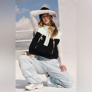 BNWOT FREE PEOPLE MOVEMENT Journey Ahead Vest SIZE S 💙🖤